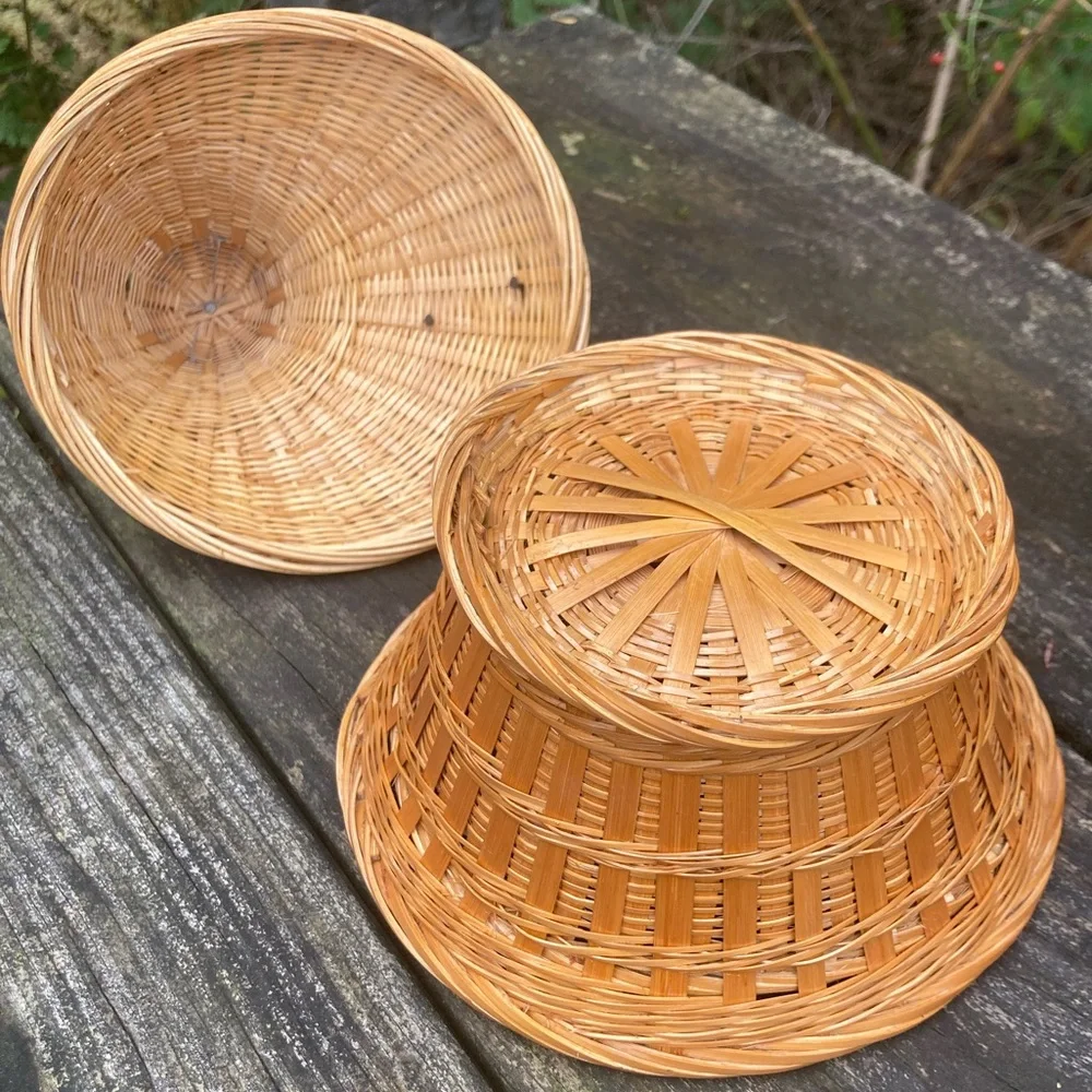 Vintage Wicker Chicken Hen Lidded Basket! (6.5